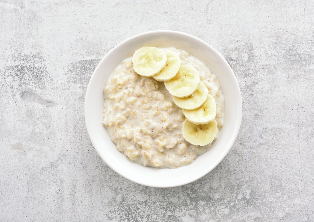 porridge de avena sin gluten con plátano, receta baja en FODMAP para SIBO