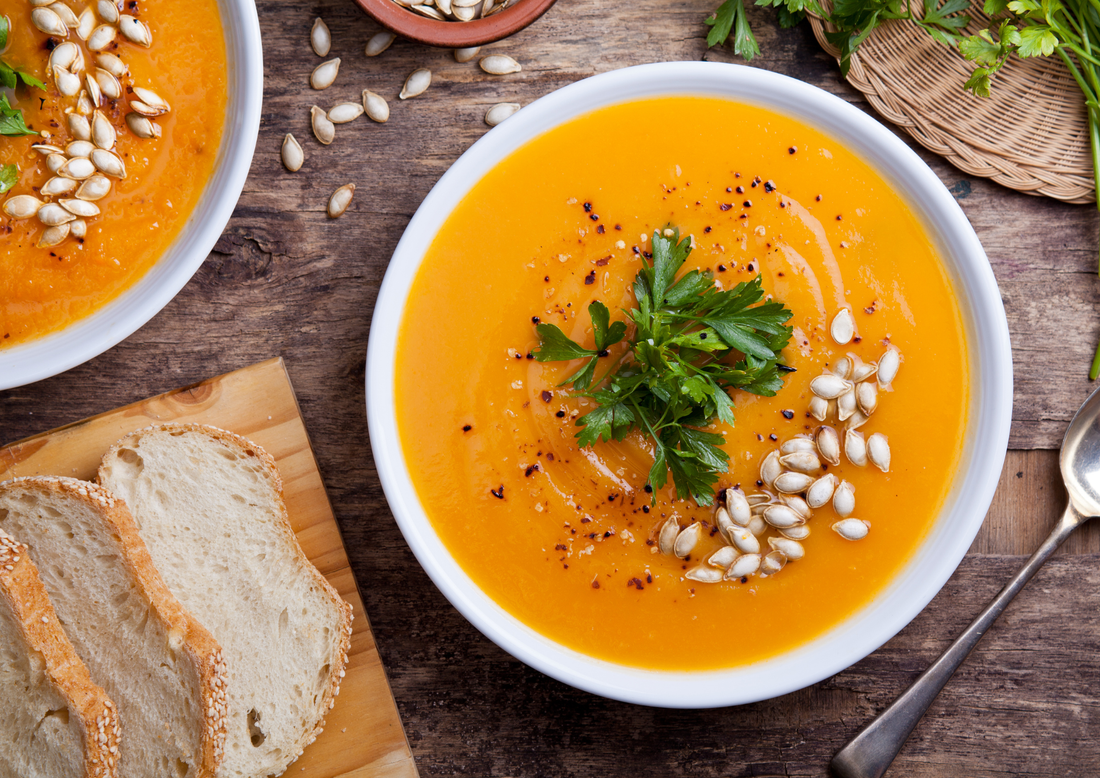 sopa cremosa de calabaza y zanahoria baja en FODMAP para SIBO