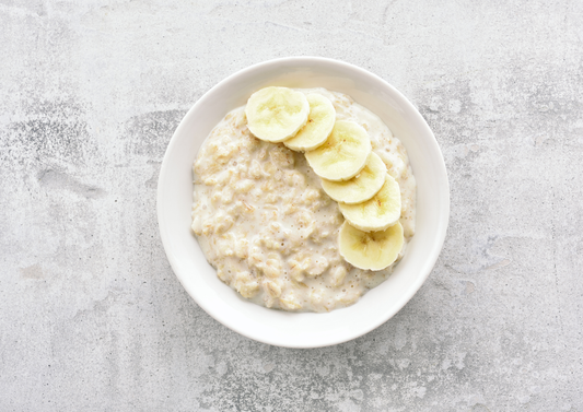 porridge de avena sin gluten con plátano, receta baja en FODMAP para SIBO