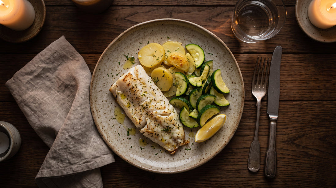 Cena ligera y digestiva con pescado blanco al horno, patata cocida y verduras al vapor